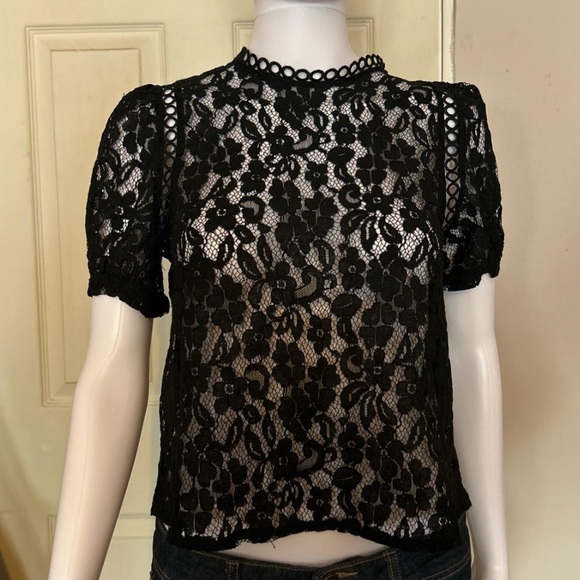 Elegant Black Lace Short Sleeve Blouse - Picture 1 of 5